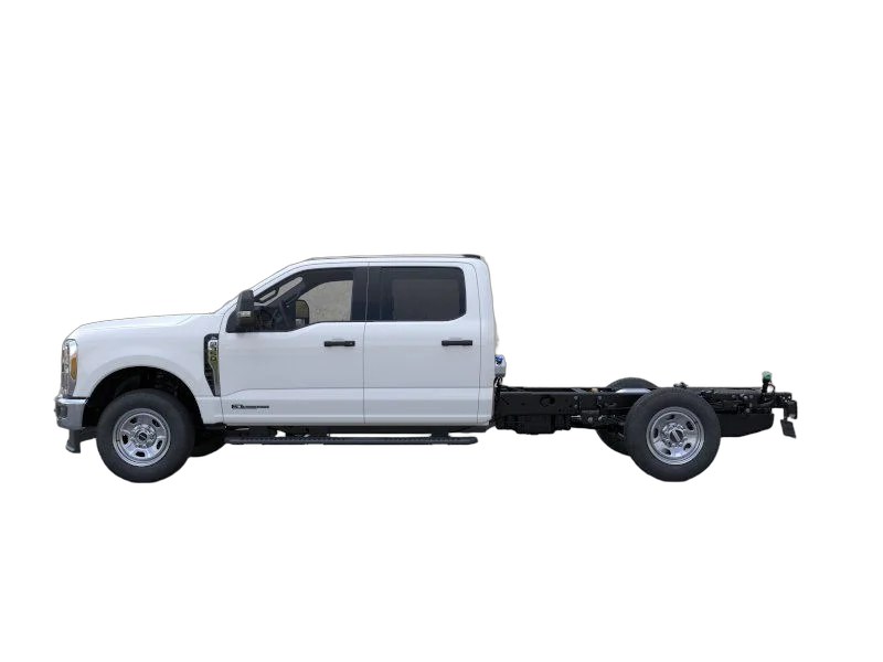 2026 Ford Chassis Cab photo 2